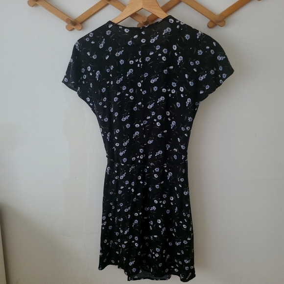 H&M wrap floral dress - Picture 2 of 3